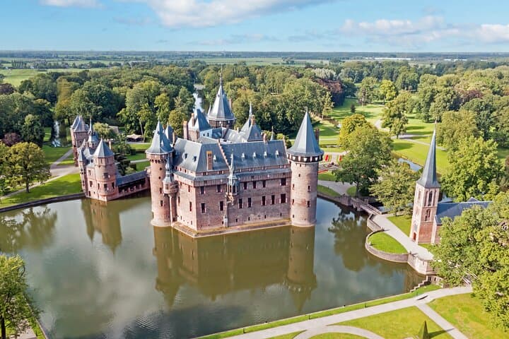 Private transfer Amsterdam to Kinderdijk with 2-hour stop at De Haar Castle photo 3