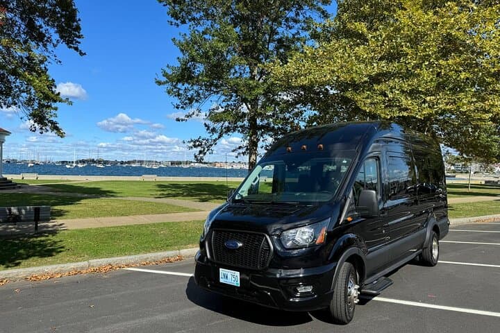 Newport Luxury Van Tour with The Breakers Mansion Admission photo 2