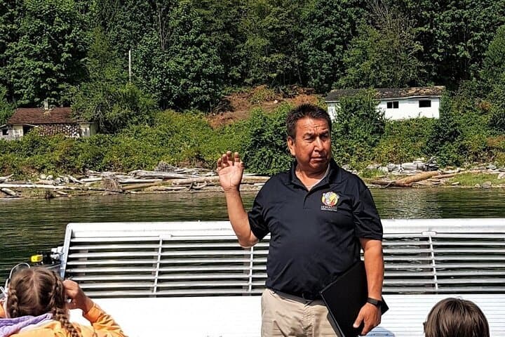 Deluxe Grizzlies and Homalco Culture Tour — Campbell River Wildlife & Boat Experience photo 5