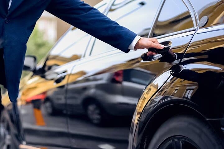 Private Airport Transfer in Dubai: Seamless Luxury Pickup and Drop-Off photo 3