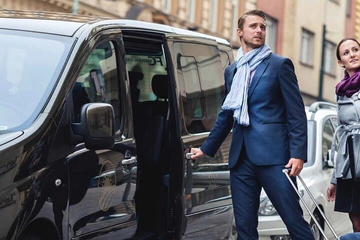 Private Airport Transfer in Dubai: Seamless Luxury Pickup and Drop-Off