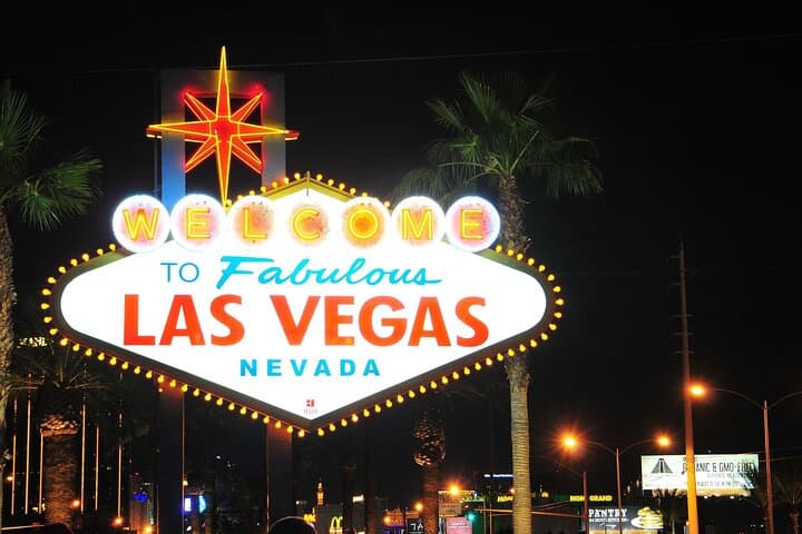 Private Downtown Las Vegas Sightseeing Tour: Strip, Bellagio Fountains & Fremont in One Day photo 4