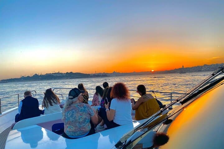 Bosphorus Sunset Cruise Guide: Snacks, Drinks, and Landmark Views photo 2