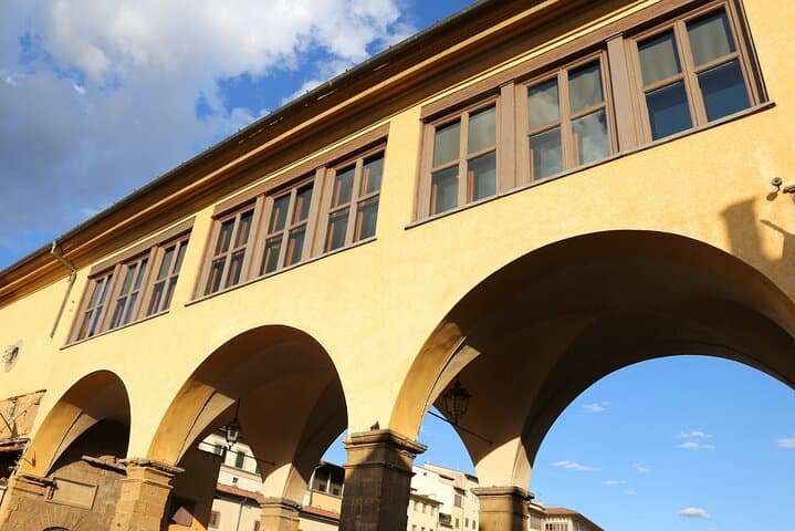 Exclusive Uffizi Gallery and Vasari Corridor Small-Group Tour - Florence Elevated Walk