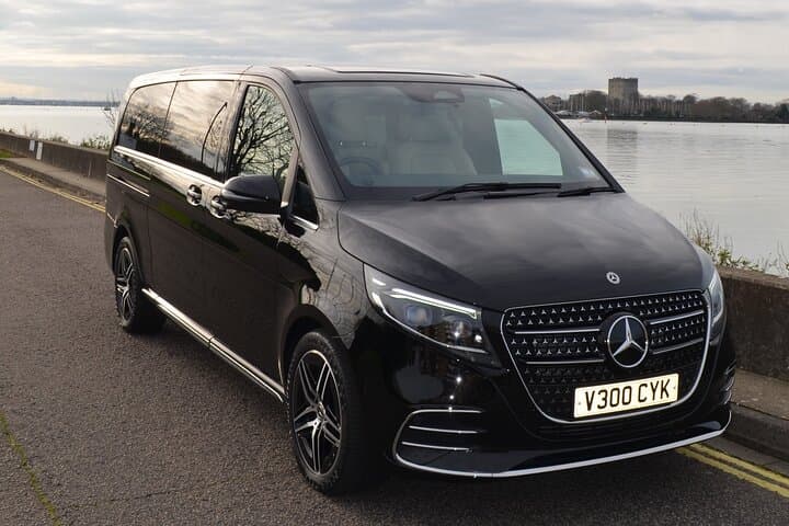 Portsmouth to Gatwick Private Transfer: Reliable Door-to-Door Airport Transfers