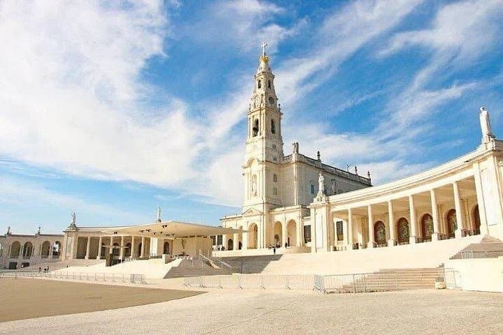 Lisbon Day Tour: Óbidos, Nazaré & Fátima — Medieval Walls, Giant Waves and Pilgrimage photo 4