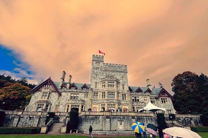4-Hour Victoria Highlights: Inner Harbour, Empress & Chinatown Walk photo 2