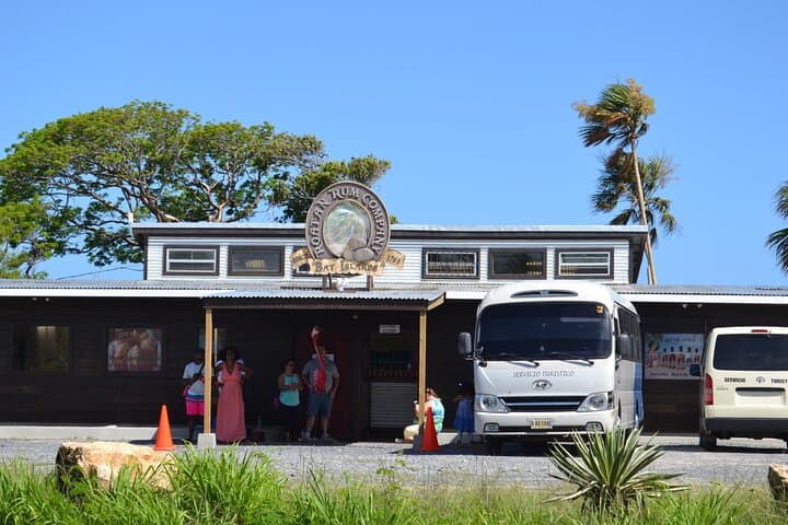 Roatán Island Tour — West Bay Beach Break, Chocolate & Rum Cake Factory photo 2