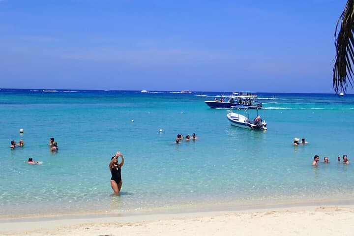 Private Roatán Shore Excursion: West Side Island Tour & West Bay Beach Stop