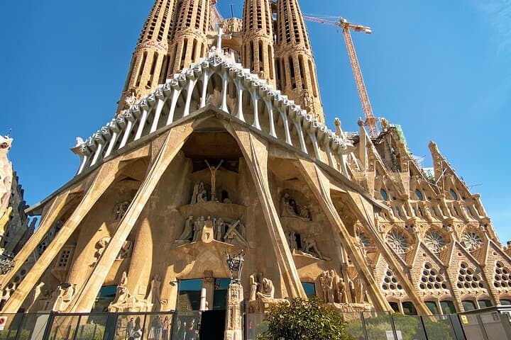 Barcelona Private Car Tour: Hidden Gems & Iconic Landmarks photo 4
