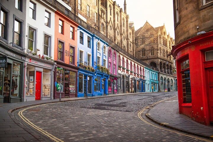 Edinburgh Old Town Private Walking Tour: Royal Mile, Castle & Museum Highlights photo 2