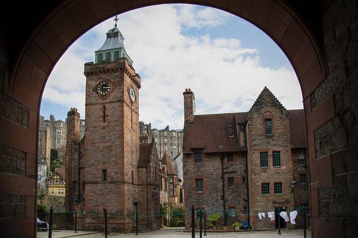 Edinburgh Old Town Private Walking Tour: Royal Mile, Castle & Museum Highlights photo 6