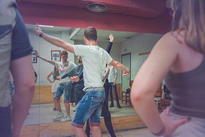 Learn Flamenco in Seville: 1-Hour Flamenco Class Experience photo 6
