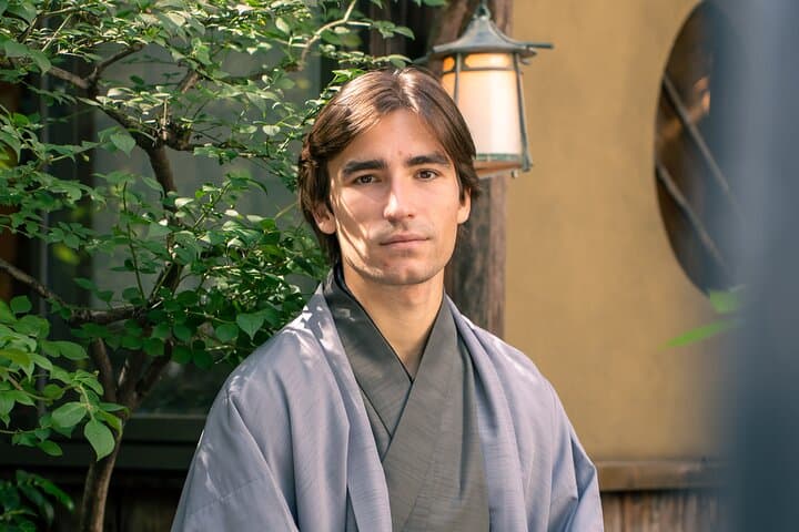 Asakusa Kimono Photography Tour: Capture Tokyo in Traditional Dress photo 4