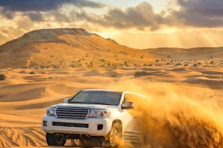 Red Dunes Safari Dubai: Evening Dune Bashing, Sandboarding & Desert Camp Experience