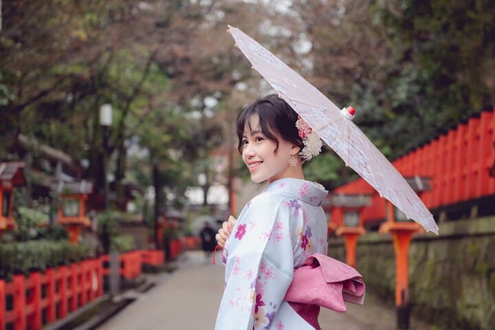 Private Kyoto Photo Session: Kimono Shoot in Gion & Yasaka Shrine photo 2