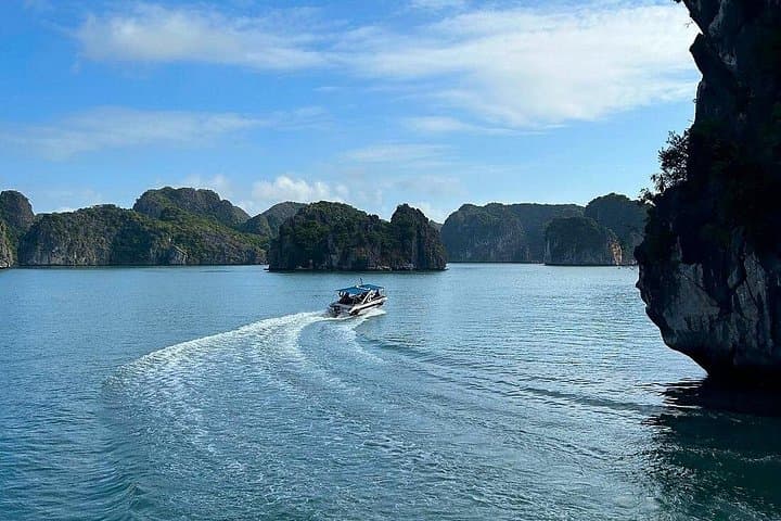 Private Canoe in Lan Ha Bay: Kayak Bright & Dark Caves and Ba Trai Dao Beach photo 3