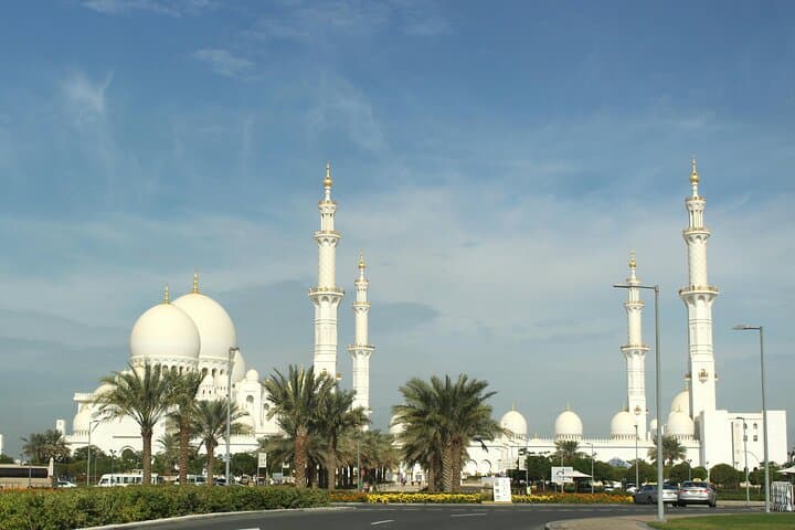 Abu Dhabi Day Trip from Dubai — Sheikh Zayed Mosque, Corniche & Cultural Stops photo 3
