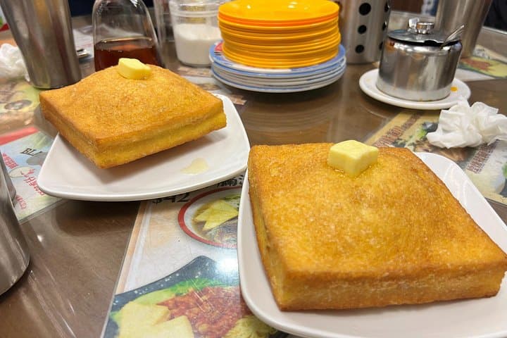 Kowloon Street Food Night Tour: Michelin Eats & Culture in Sham Shui Po, Mong Kok & Yau Ma Tei photo 3