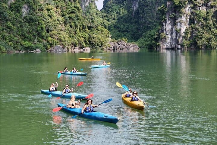 Cat Ba & Lan Ha Bay: 2-Day Trek, Kayak and Viet Hai Village Overnight