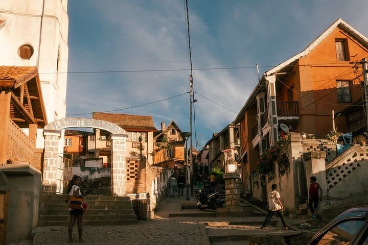 Andringitra to Tsaranoro: 11-Day Trek Across Madagascar's High Plateau photo 4