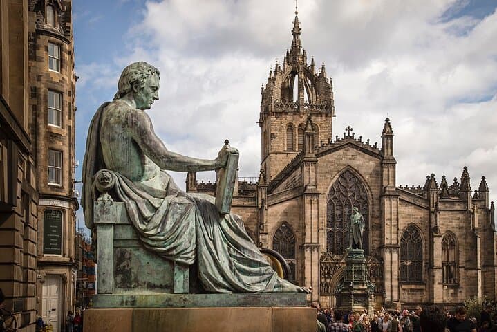 Edinburgh Castle & Royal Mile Guided Walking Tour — Ticket Included photo 3