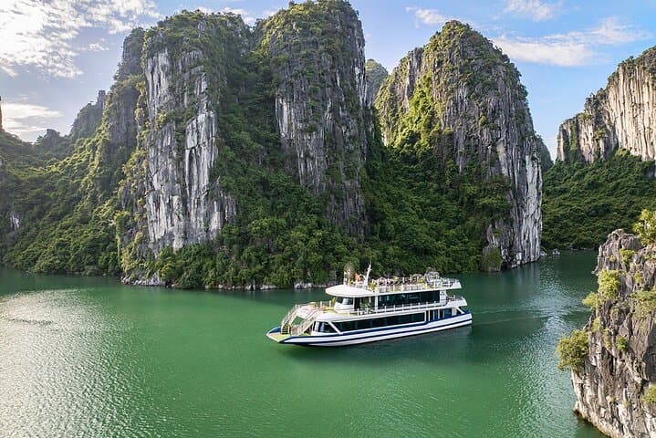 5-Star Sea Lion Day Cruise to Halong Bay from Hanoi — Buffet, Kayaking & Ti Top photo 3