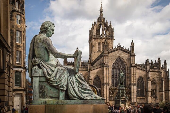 Edinburgh Private Walking Tour in Spanish — Old Town History, Greyfriars & Hidden Stories