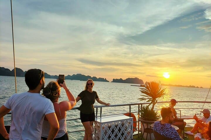 Luxury Ha Long Bay Day Cruise from Hanoi: Buffet Lunch, Jacuzzi & Island Stops photo 4