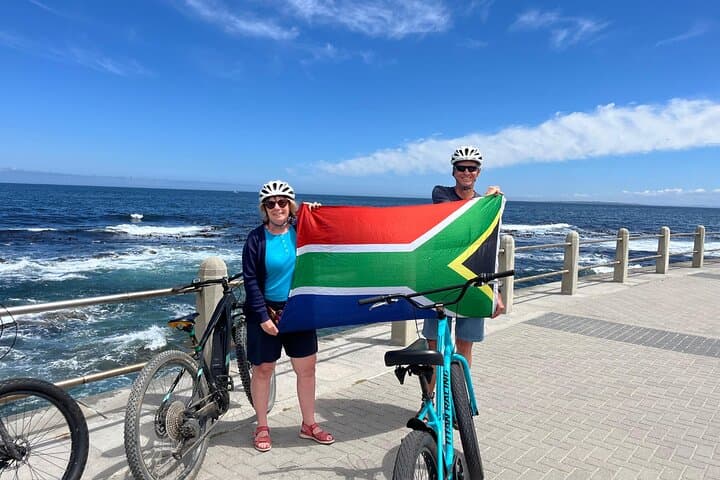 Half-Day Cape Town City Cycle: Explore Bo-Kaap, Company’s Garden & V&A by Bike