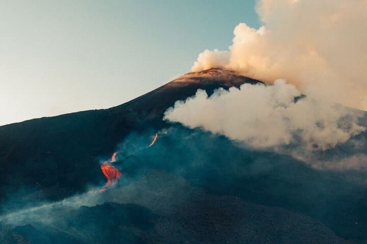 Hike Pacaya Volcano from Antigua: Day Trip to Guatemala’s Active Lava Fields