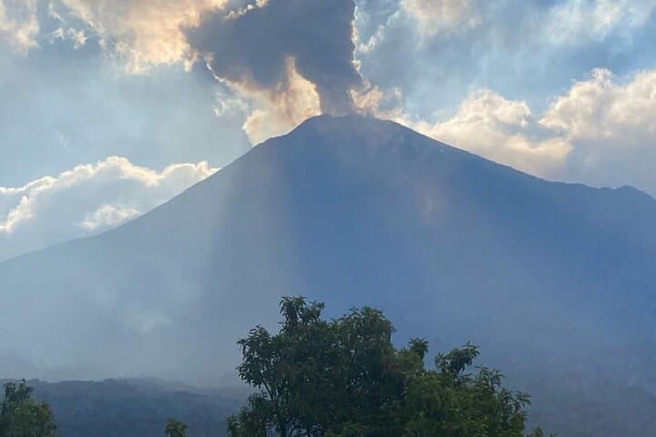 Hike Pacaya Volcano from Antigua: Day Trip to Guatemala’s Active Lava Fields photo 2