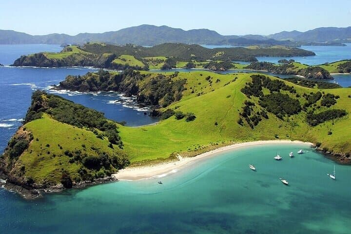 Bay of Islands Private Tour: Hole-in-the-Rock Catamaran Cruise & Urupukapuka Island Stop photo 2