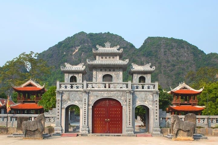 Jeep Tour of Ninh Binh: Tam Coc, Bich Dong & Tien Cave photo 4