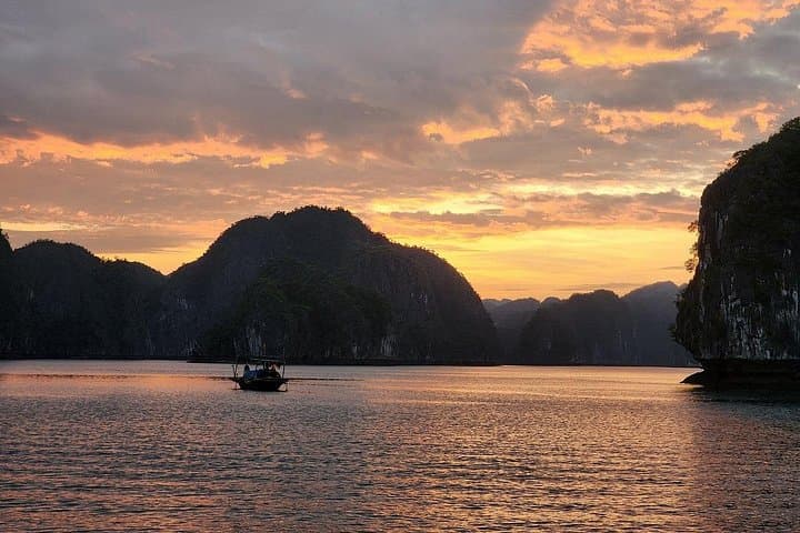 Luxury 3-Day Halong & Lan Ha Bay Cruise from Hanoi — Kayaking, Cat Ba and Hidden Beaches photo 2