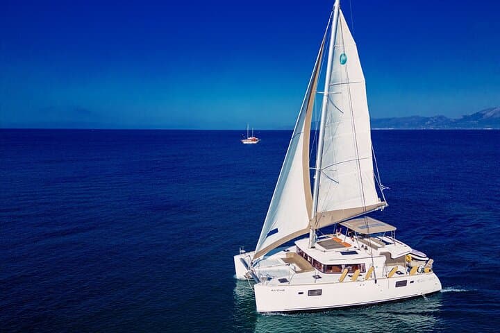 Heraklion to Dia Island Private Catamaran Cruise with Lunch & Drinks