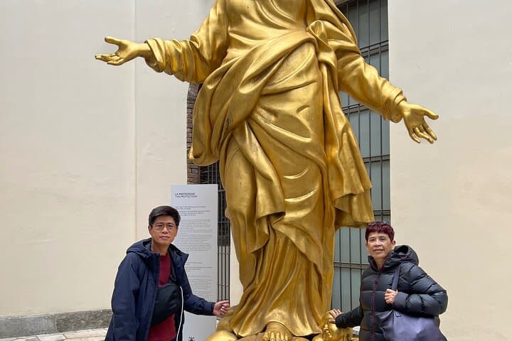 10-Day Luxury Private Tour Through Switzerland, France, Germany & Italy photo 3