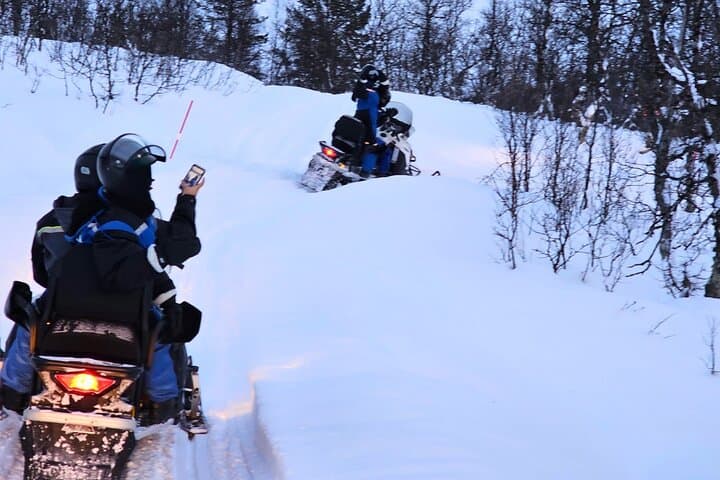 Beginner Snowmobiling in Tromsø: 5-Hour Arctic Intro with Photos photo 5