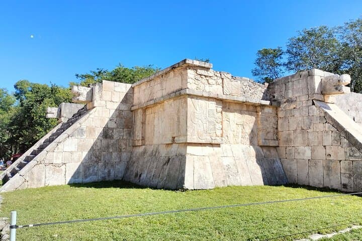 Chichen Itza, Cenote Ik Kil & Valladolid: Day-Trip Guide to History, Swimming & Culture photo 4