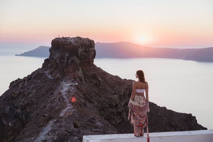 Private Santorini Honeymoon Photo Shoot: Caldera Views & Pro Photographer