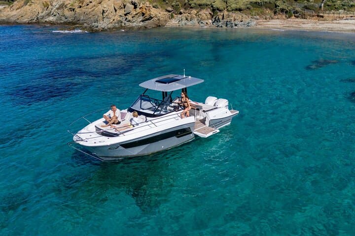 Private Cap Camarat 9.0 Tour: Cinque Terre & Gulf of Poets Day Cruise