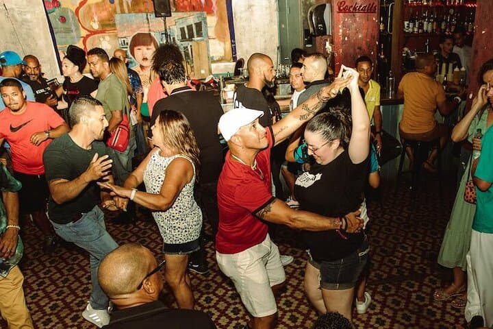 Learn Salsa in San Juan: Beginner Moonlight Class with Local Instructor photo 4