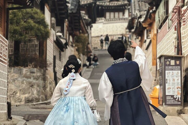 Incheon Port Layover: Private Car Tour to Seoul’s Palaces, Markets & River Views photo 3