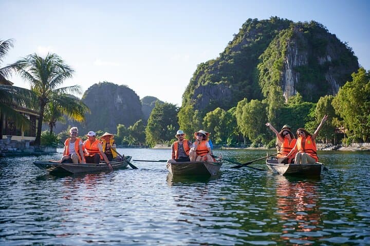 Luxury Day Trip from Hanoi to Hoa Lu & Tam Coc Boat Ride photo 2