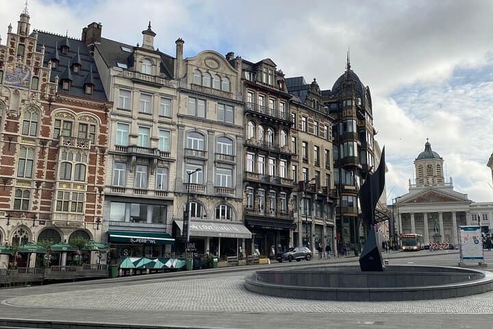 brussels-walking-tour-history-legends-chocolate photo 3