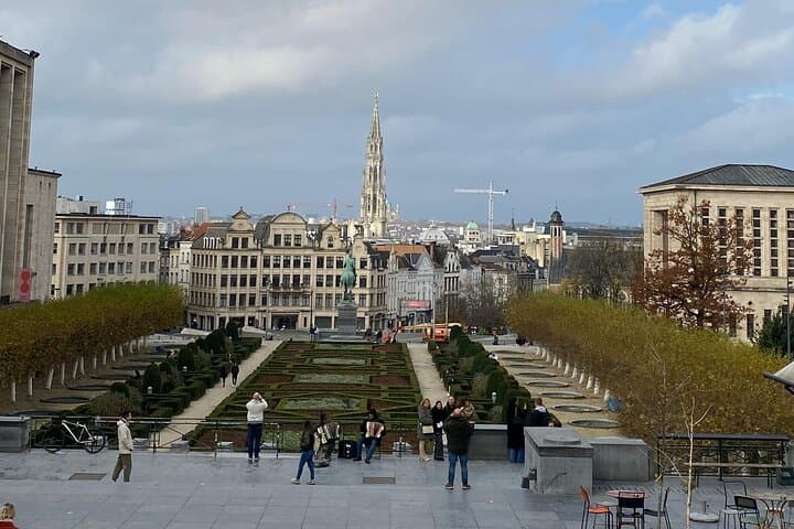 brussels-walking-tour-history-legends-chocolate photo 4