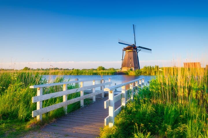 Private transfer Amsterdam to Kinderdijk with 2-hour stop at De Haar Castle photo 2