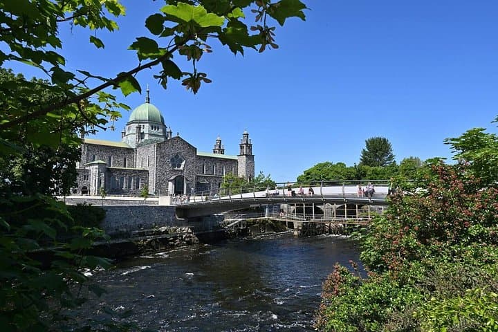 Connemara Day Tour from Galway: Kylemore Abbey, Diamond Hill & Sheepdog Demo photo 3