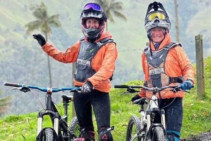 Downhill Bike Tour Salento — 21 km 4x4 Ascent, Wax Palm Hike & Epic Descent photo 4