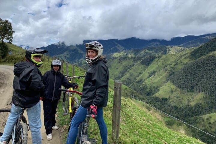 Downhill Bike Tour Salento — 21 km 4x4 Ascent, Wax Palm Hike & Epic Descent photo 6